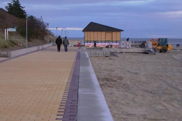 Flaniermeilen am Meer: hansebeton bietet kreative Lösungen für die Gestaltung von Strandpromenaden Bild: Flaniermeilen am Meer: hansebeton bietet kreative Lösungen für die Gestaltung von Strandpromenaden