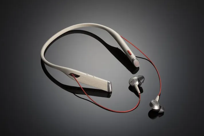 Bild: Plantronics stellt sein erstes Bluetooth-Business-Headset mit Nackenbügel und In-Ear-Ohrstöpseln vor