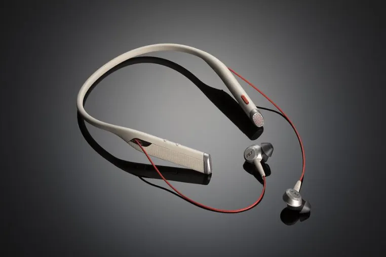 Bild: Plantronics stellt sein erstes Bluetooth-Business-Headset mit Nackenbügel und In-Ear-Ohrstöpseln vor