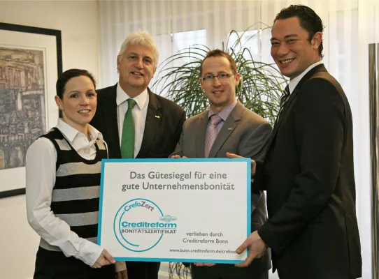 Bild: IVV Immobilien-Verwaltung und WEKÖ Haus- und Grundstücksverwaltung mit "CrefoZert" ausgezeichnet