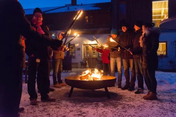 Bild: GutsAlm Harlachberg als Location für Weihnachtsfeiern: Für gelungene Teambildung und glückliche Mitarbeiter