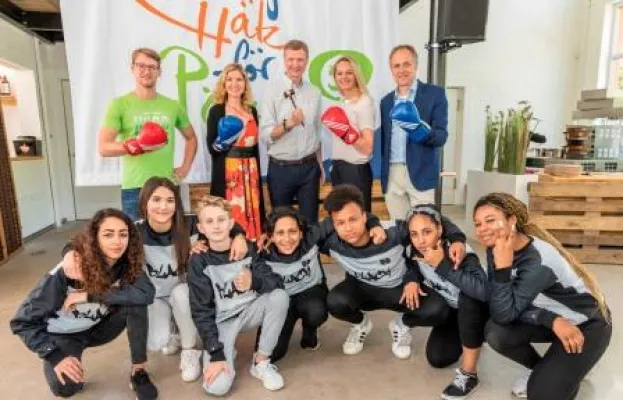 DING HÄTZ FÖR PÄNZ mit Prominenz aus TV, Sport und Gesellschaft Bild: DING HÄTZ FÖR PÄNZ mit Prominenz aus TV, Sport und Gesellschaft