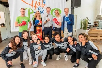 Bild: DING HÄTZ FÖR PÄNZ mit Prominenz aus TV, Sport und Gesellschaft
