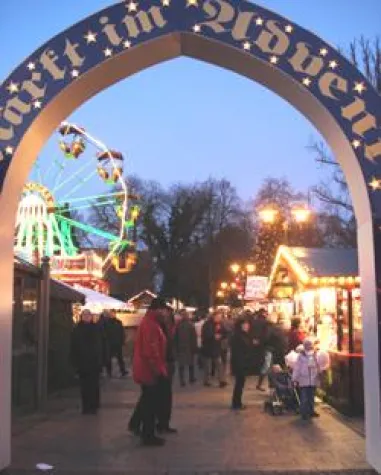 Lichterzauber am Meer: Bad Zwischenahn bringt Licht und Wärme in die dunklen Tage Bild: Lichterzauber am Meer: Bad Zwischenahn bringt Licht und Wärme in die dunklen Tage