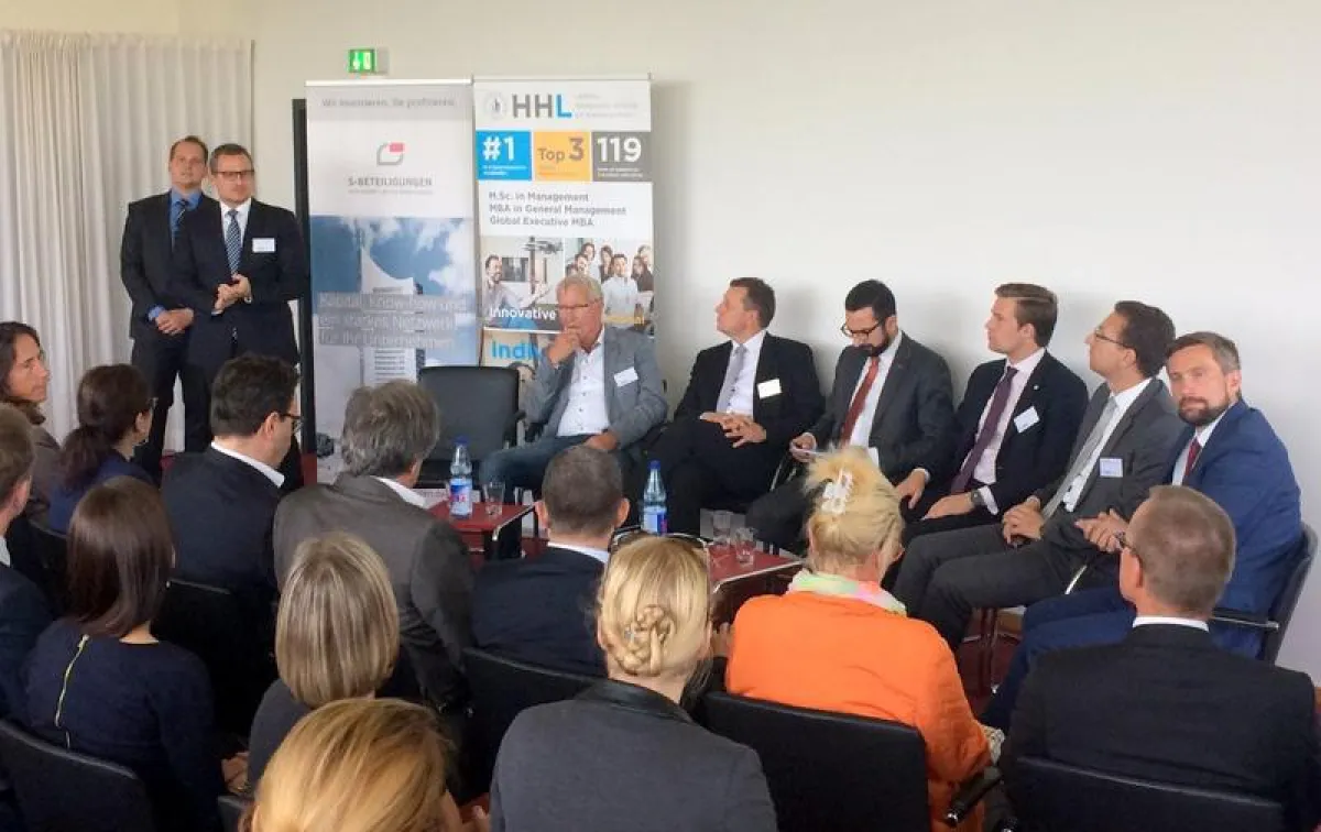 2. HHL Podiumsdiskussion zur „Unternehmensnachfolge Sachsen“ mit u.a. Martin Dulig (SPD), Sächsischer Staatsminister für Wirtschaft, Arbeit und Verkehr (re.). Fotoquelle: HHL. ()