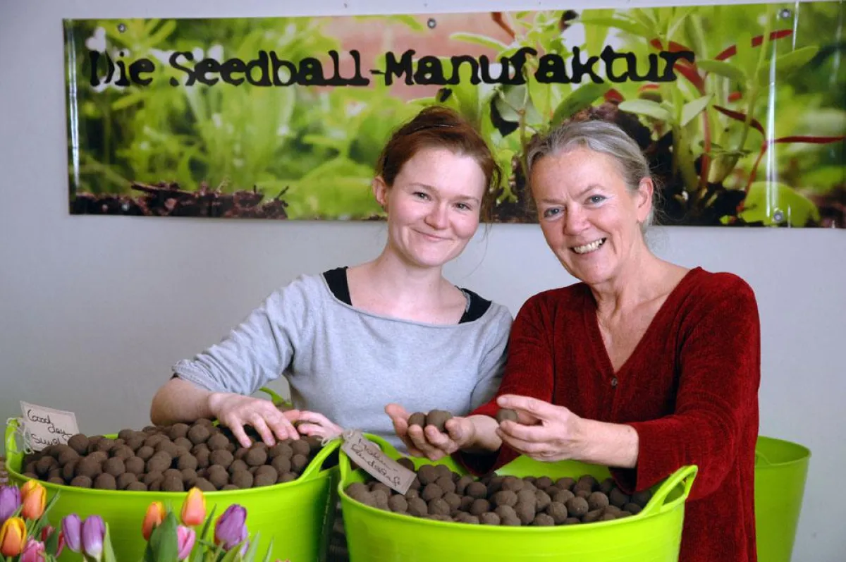 Gesine und Ulrike Struck von der Seedball-Manufaktur. Foto: KLICK-Germany