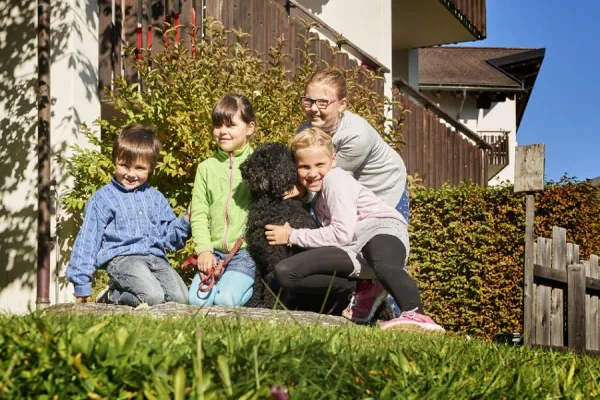 Bild: Mit dem Familienhund die Schweiz entdecken
