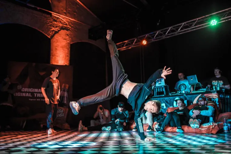Der König der B-Boys: Chemnitzer gewinnt Breakdance-Wettbewerb \"Kingz Of The Circle\" Bild: Der König der B-Boys: Chemnitzer gewinnt Breakdance-Wettbewerb \"Kingz Of The Circle\"