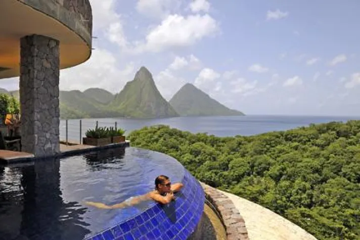 Bild: Jade Mountain auf Platz 2 der besten Karibik-Resorts