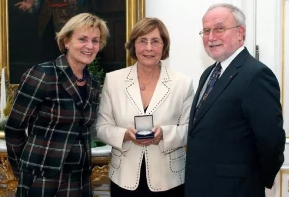 Professorin Erika Gromnica-Ihle mit der Franziskus-Blondel-Medaille in Aachen geehrt Bild: Professorin Erika Gromnica-Ihle mit der Franziskus-Blondel-Medaille in Aachen geehrt