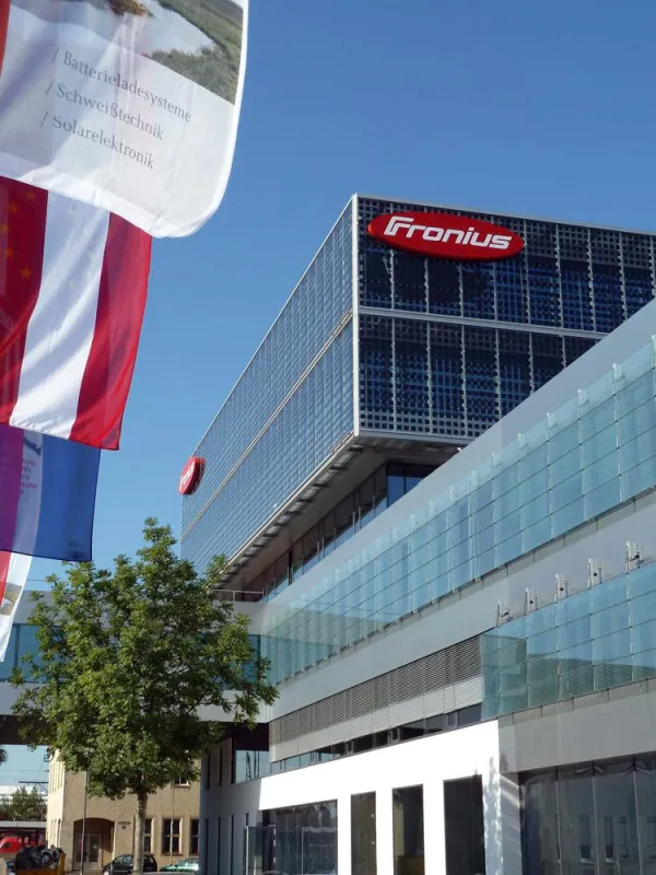 Der Active Energy Tower zeigt, dass Fronius in allen Bereichen auf Energieeffizienz setzt.