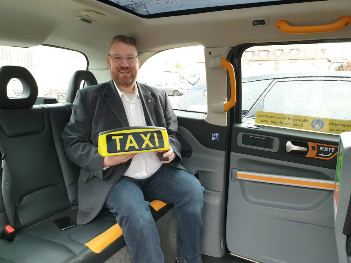 Dirk Holl (Vorstand der Holl AG) sieht in der Elektromobilität die Zukunft seines Unternehmens (© Holl AG)