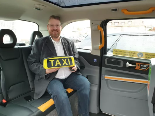 Bild: Zukunft der Taxibranche / Kai Whittaker MdB im Gespräch mit Taxi-Holl