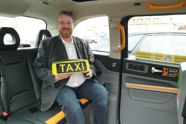 Bild: Zukunft der Taxibranche / Kai Whittaker MdB im Gespräch mit Taxi-Holl