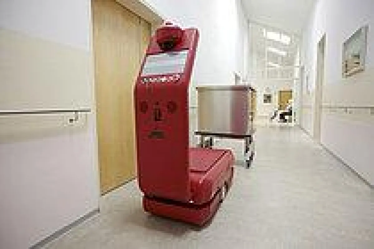Pflegekräfte sehen in Servicerobotern wie Casero ein großes Entlastungspotential.