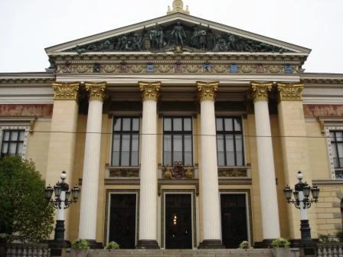 Tallink Silja: »Helsinki, Weltstadt im Norden« Ständehaus am Domplatz