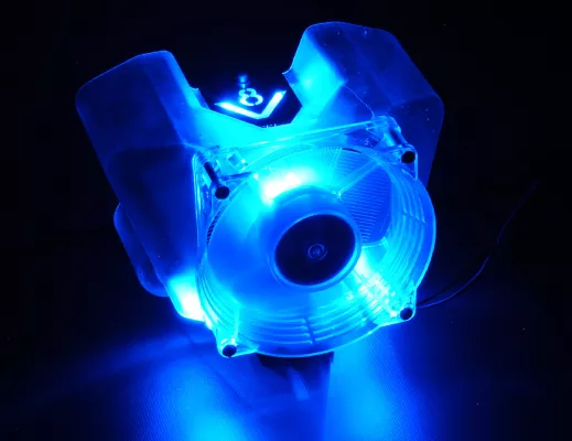 Bild: EKL AG präsentiert den V8 für jeden PC