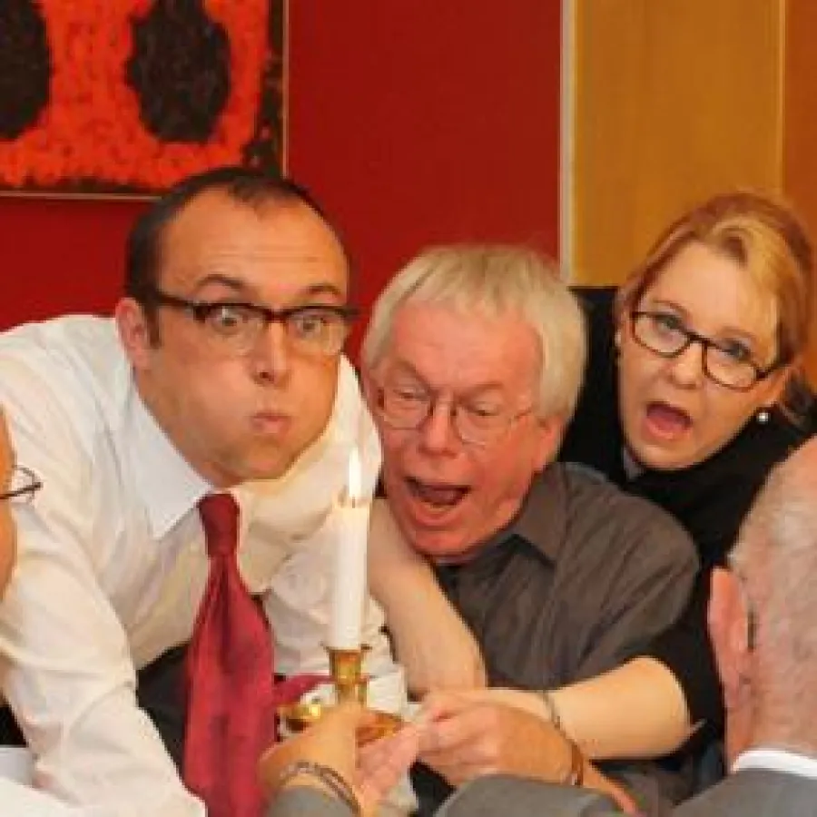 Konsumtheater krimimobil bietet Komdien zum Essen!