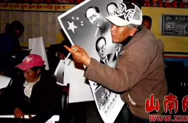 Bild: Tibetische Klöster zum Aufstellen von Bildern kommunistischer Parteigrößen gezwungen