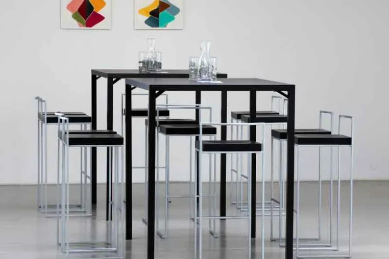Filigrane, gradlinige Edelstahl-Optik für Veranstaltungen Bild: Filigrane, gradlinige Edelstahl-Optik für Veranstaltungen
