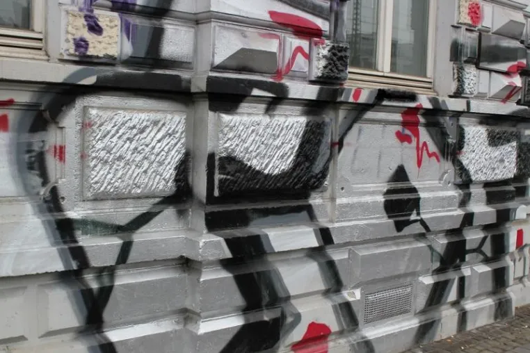 Schäden durch Graffiti: Absicherung für Hauseigentümer ratsam Bild: Schäden durch Graffiti: Absicherung für Hauseigentümer ratsam