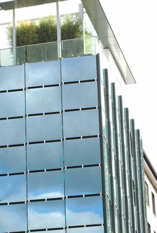 Die Sparda-Bank Hessen hat im Frankfurter Europaviertel auch architektonisch Zeichen gesetzt.