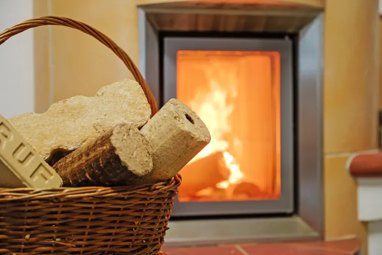 Marktstichprobe: Nur jedes zweite Holzbrikett erfüllt die Normvorgaben Bild: Marktstichprobe: Nur jedes zweite Holzbrikett erfüllt die Normvorgaben