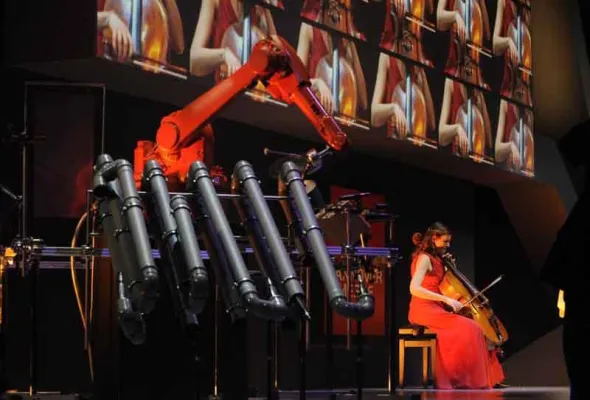 Zukunft zeigen – insglück begeistert mit Eröffnungsinszenierung der HANNOVER MESSE 2010 Bild: Zukunft zeigen – insglück begeistert mit Eröffnungsinszenierung der HANNOVER MESSE 2010