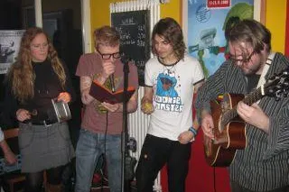 Bild: Open Stage in Regensburg: Gäste „jammen“ mit Töpfen und Kochlöffeln