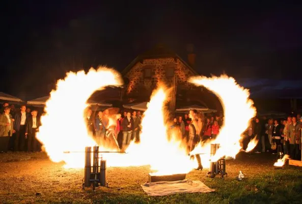Bild: Die mit dem Feuer tanzen „Project PQ“ ist der feurige Herzschlag der Luminale