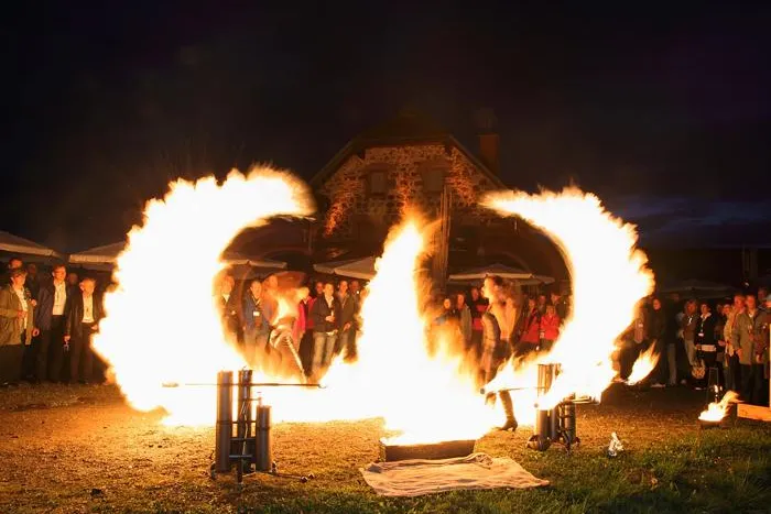 Bild: Die mit dem Feuer tanzen „Project PQ“ ist der feurige Herzschlag der Luminale