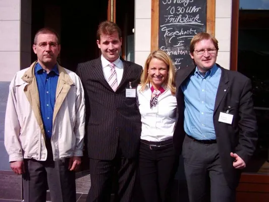 Schritt in die Selbständigkeit nicht alleine wagen Bild: Schritt in die Selbständigkeit nicht alleine wagen