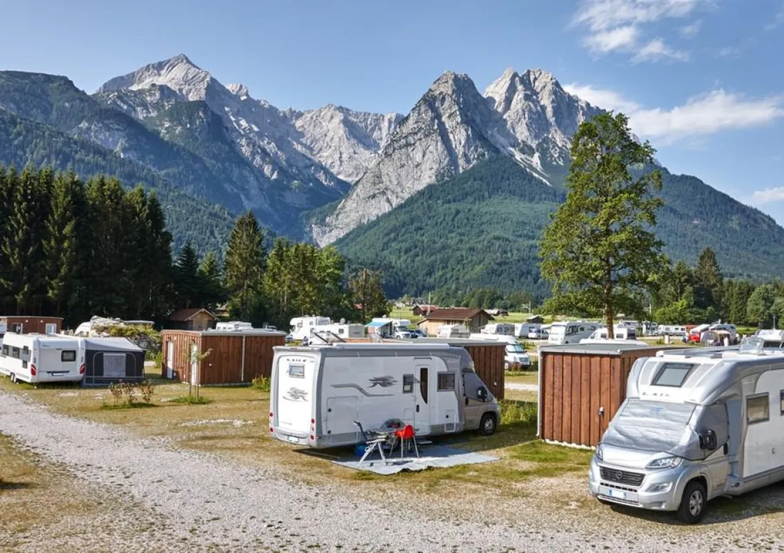 Ideal für Wanderfreunde liegt das Camping Resort Zugspitze in Grainau bei Garmisch-Partenkirchen.