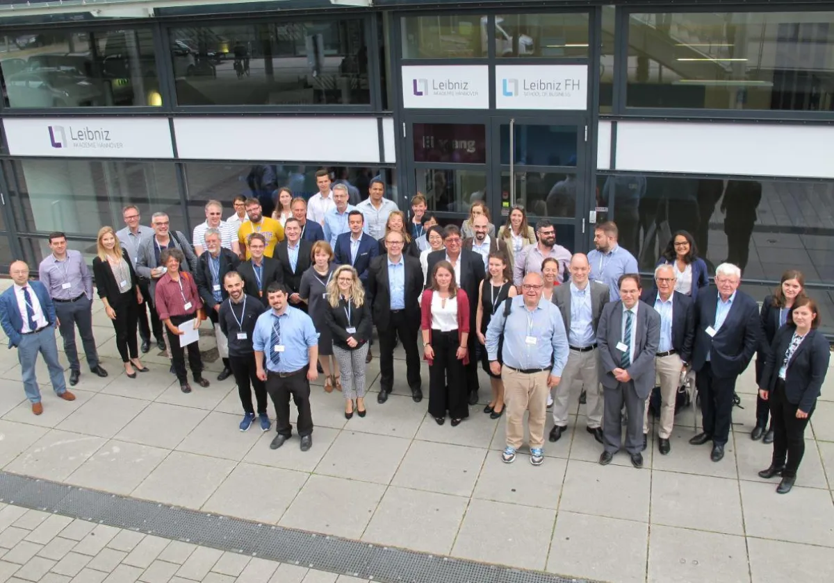 Juristen, Ökonomen und Praktiker treffen sich an der Leibniz FH