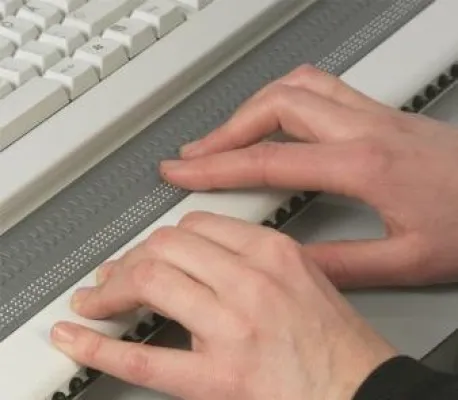 Papenmeier unterstützt Sparkassen bei Umstellung auf Blindenarbeitsplätze Bild: Papenmeier unterstützt Sparkassen bei Umstellung auf Blindenarbeitsplätze