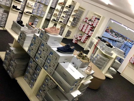 Große Schuhe für Damen - modische Modelle bei schuhplus Bild: Große Schuhe für Damen - modische Modelle bei schuhplus