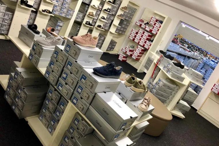 Bild: Große Schuhe für Damen - modische Modelle bei schuhplus