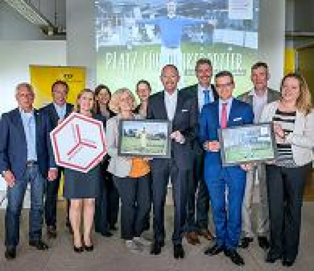 (Foto:hl-studios, Erlangen): Projektauftakt in den hl-studios mit der Leitungsriege der EMN