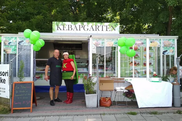 Bild: 250 Döner für den guten Zweck - Charity-Aktion des Kebapgarten zugunsten des kbo-Kinderzentrums München