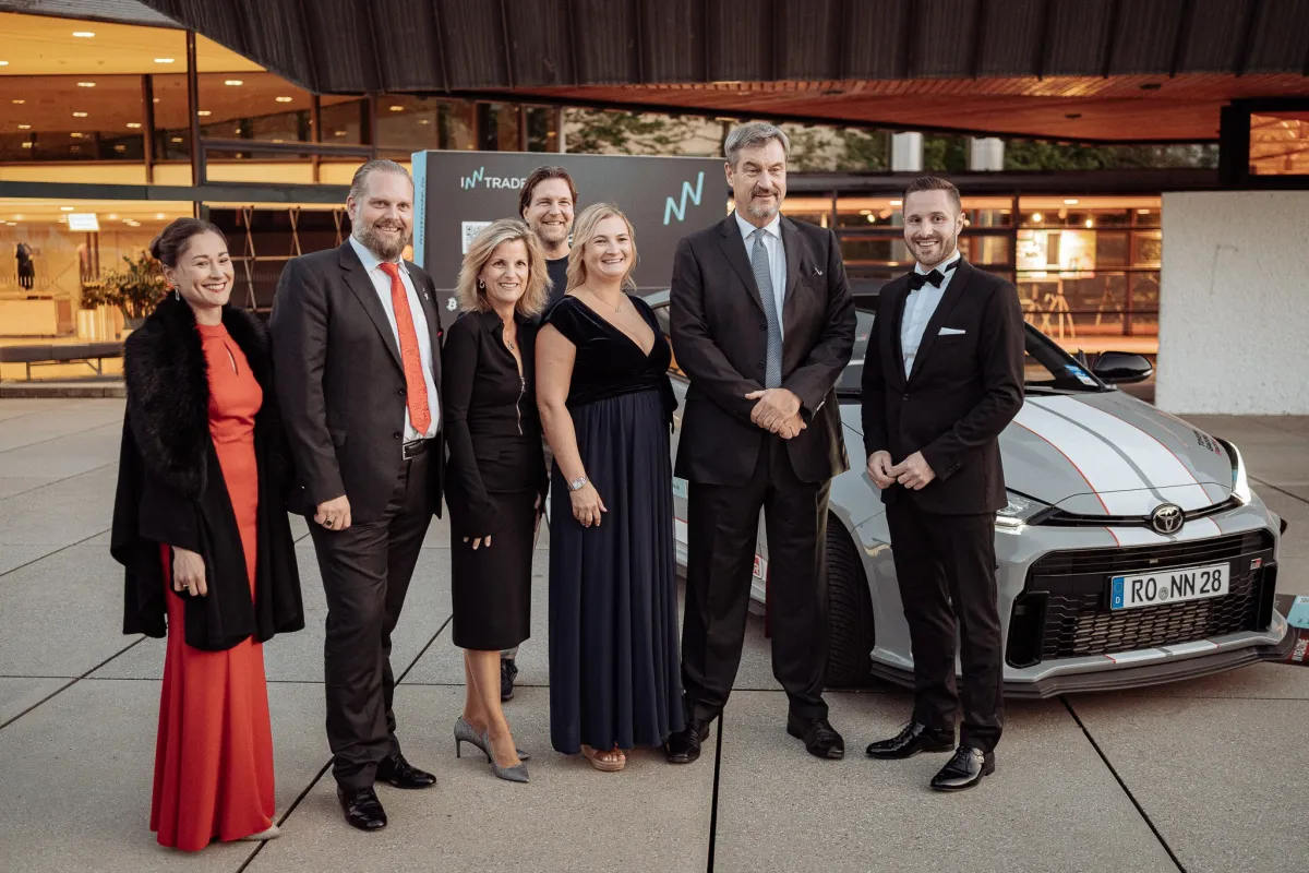 v.l.n.r. Cornelia Schnürer, Sascha Schnürer, Daniela Ludwig, Bernhard Blech, Denise Schurzmann, Dr.  (© Inntrade GmbH)