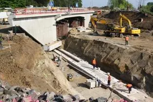 Meilenstein im GVZ Region Augsburg: Bahnbrücke erfolgreich eingeschoben Bild: Meilenstein im GVZ Region Augsburg: Bahnbrücke erfolgreich eingeschoben