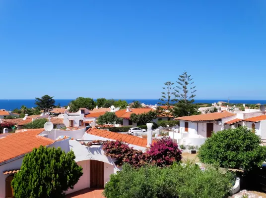 Bild: Ferienhäuser am Meer auf Sardinien 