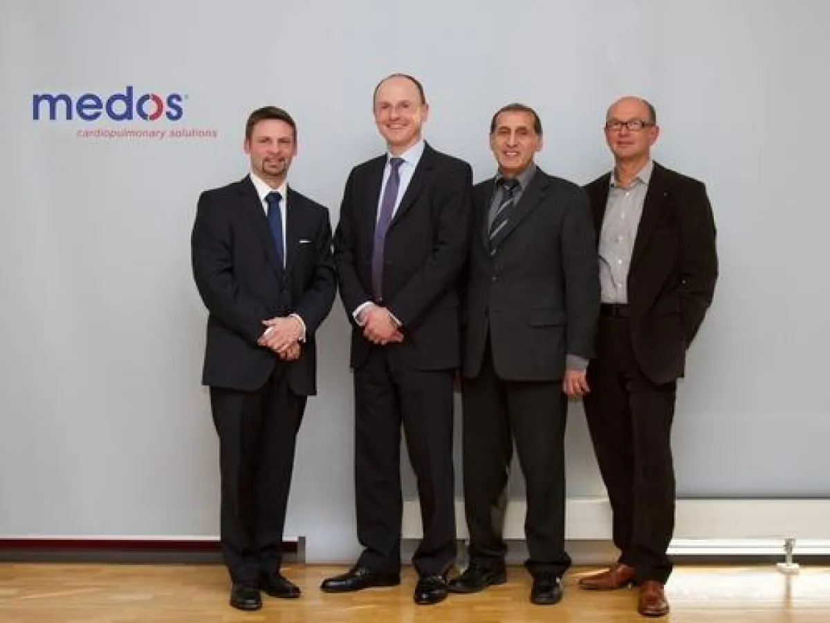 Josef Bogenschütz, Dr. Jürgen Böhm (Vorstände der Medos AG) Reinhold Beuter (Standortleiter) Thomas