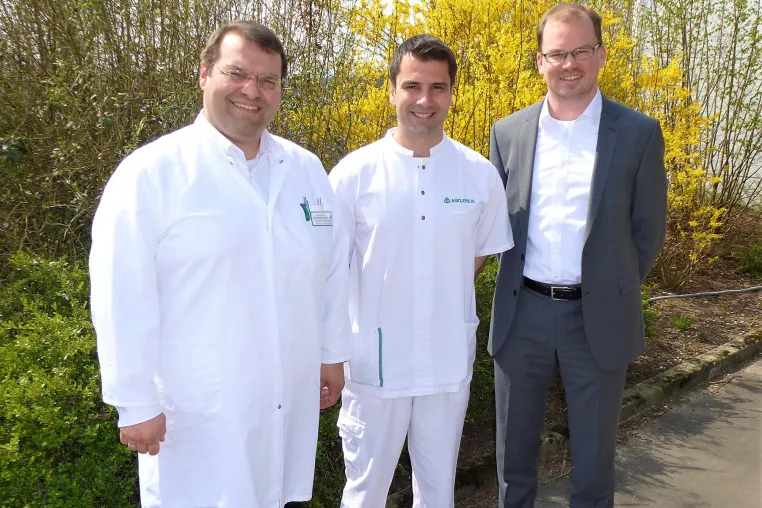 Bild: Wirbelsäulenzentrum Oberpfalz: Dr. Ilias Gkantounas zum Oberarzt ernannt