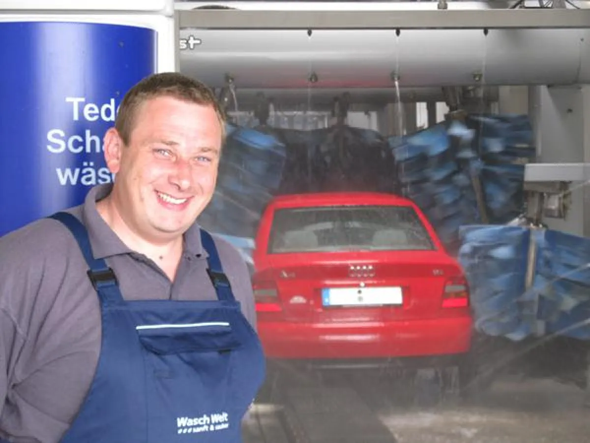 Jürgen Bartmann bietet seinen Kunden perfekt gewaschene Autos. Bei der Abwasserbehandlung setzt er auf die Firma INOWA.