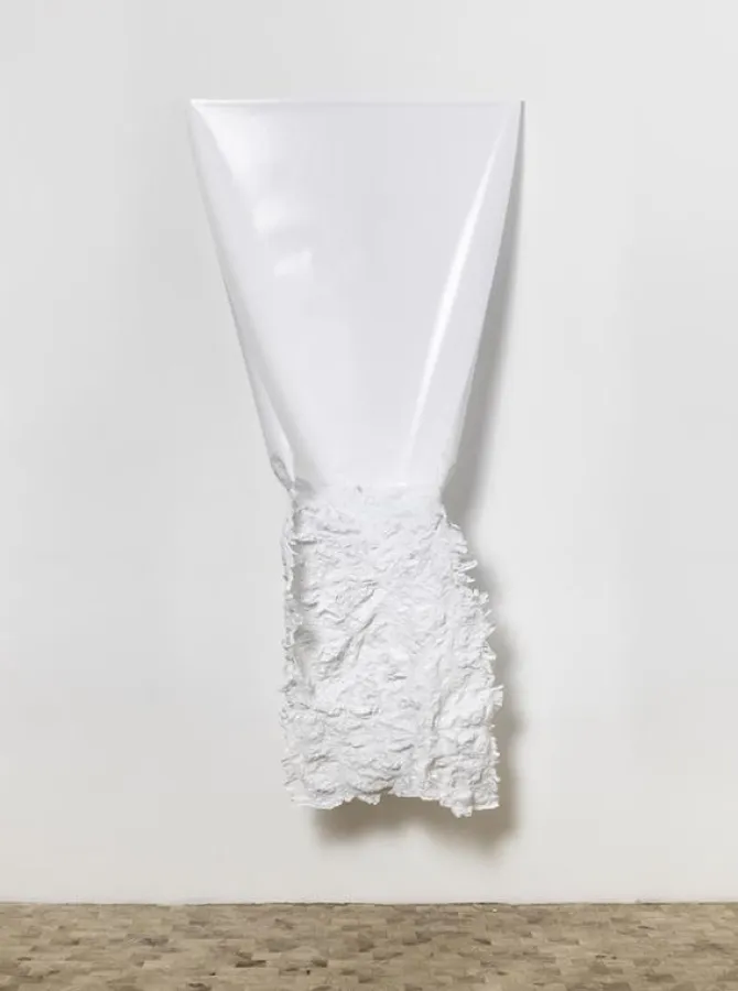 Constanze Vogt, nähte, 2014-2015, Fotopapier, Baumwollgarn,200 x 107 cm, Foto: Helmut Kunde