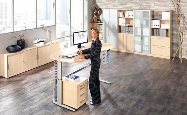 Bild: Flexibel und gesund am Arbeitsplatz – Höhenverstellbare Schreibtische von OTTO Office