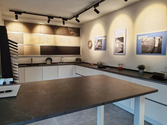 Bild: Eine besondere Atmosphäre - Die brandneue Naturstein Ausstellung