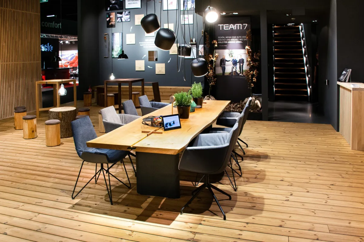 Team 7 Tisch echt.zeit (© Raum & Form Seidel GmbH)