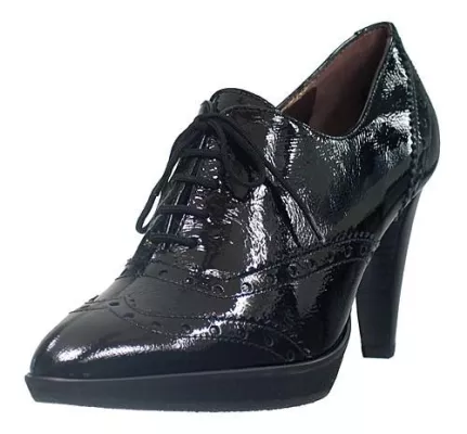 Bild: Maskuline Schnürer bei LEISER - Die Frau von heute zeigt den Dandy-Look